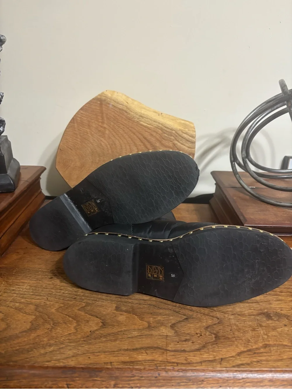Free People Black Quilted Chelsea Ankle Boots Studded Trim EU 39 US 8.5 ‎ / 9